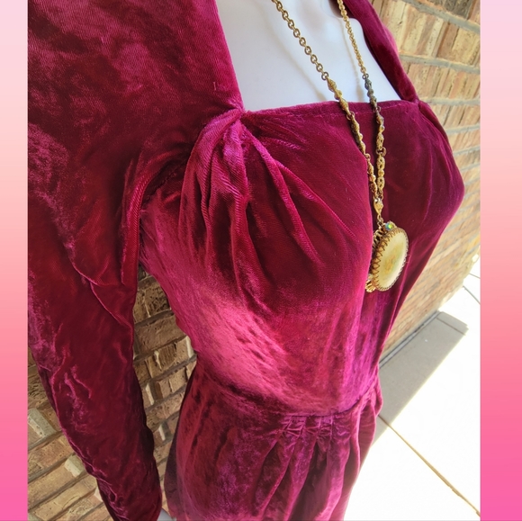 COPY - Vintage 1970's handmade long sleeve velvet magenta swing dress with squa… - Picture 3 of 8